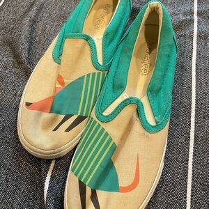 Bucket Feet Armadillo